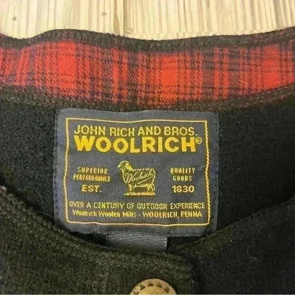 Woolrich Buffalo Plaid Embroidered Christmas Fall Vest - Picture 5 of 6